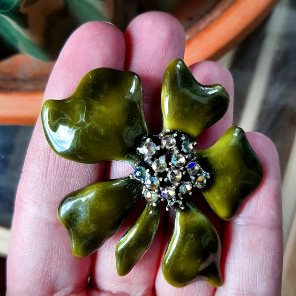 Vintage Laila Rowe Dark Green Enamel & Rhinestone Dogwood Flower Brooch, EUC!